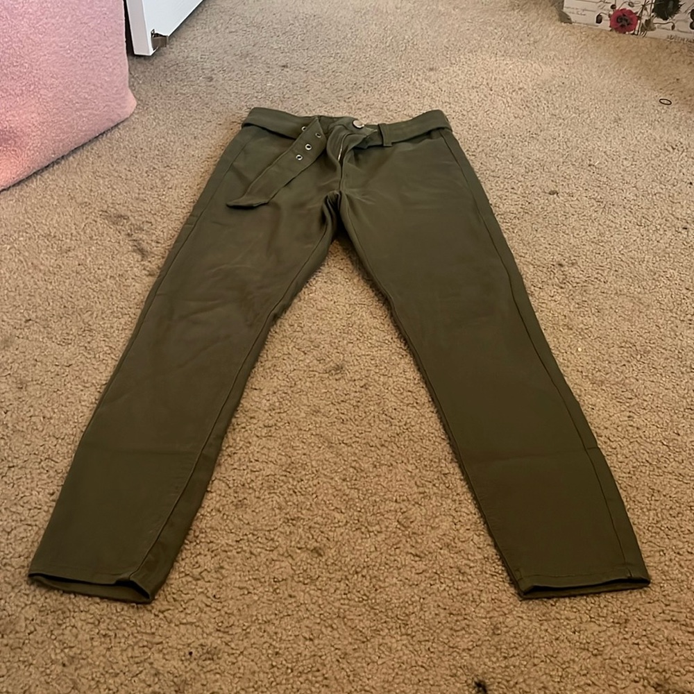 Olive green high waisted skinny jeans with belt